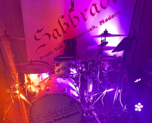 Sabbradi Partyband, Hochzeitsmusik Oberbayern, München, Ammersee für Event, Party und Hochzeit Drums mit neuem branding