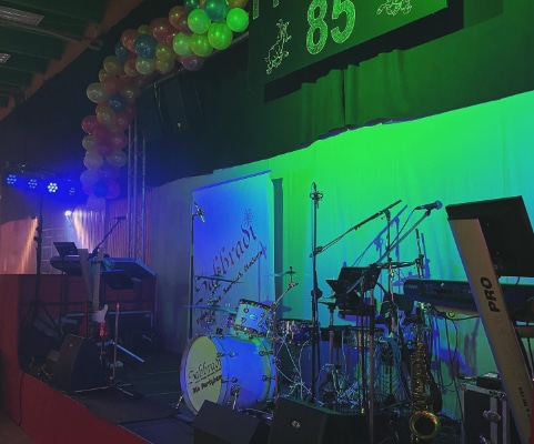 Sabbradi Partyband, Hochzeitsmusik Oberbayern, München, Ammersee für Event, Party und Hochzeit Faschingsparty Bühnenbild