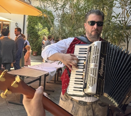 Sabbradi Partyband, Hochzeitsmusik Oberbayern, München, Ammersee für Event, Party und Hochzeit mit Akkordeon unterwegs